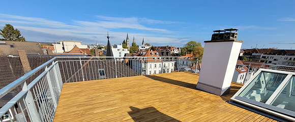 Atemberaubende Dachterrasse aus Robinie