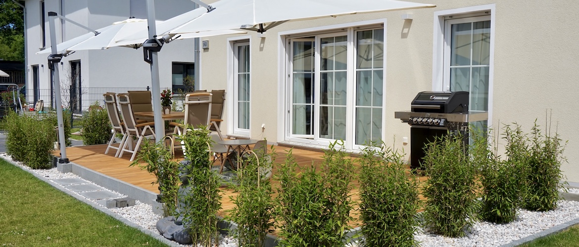 Robinienterrasse mit asiatischem Flair 2