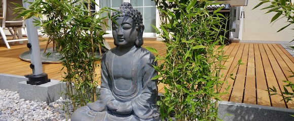 Robinienterrasse mit asiatischem Flair